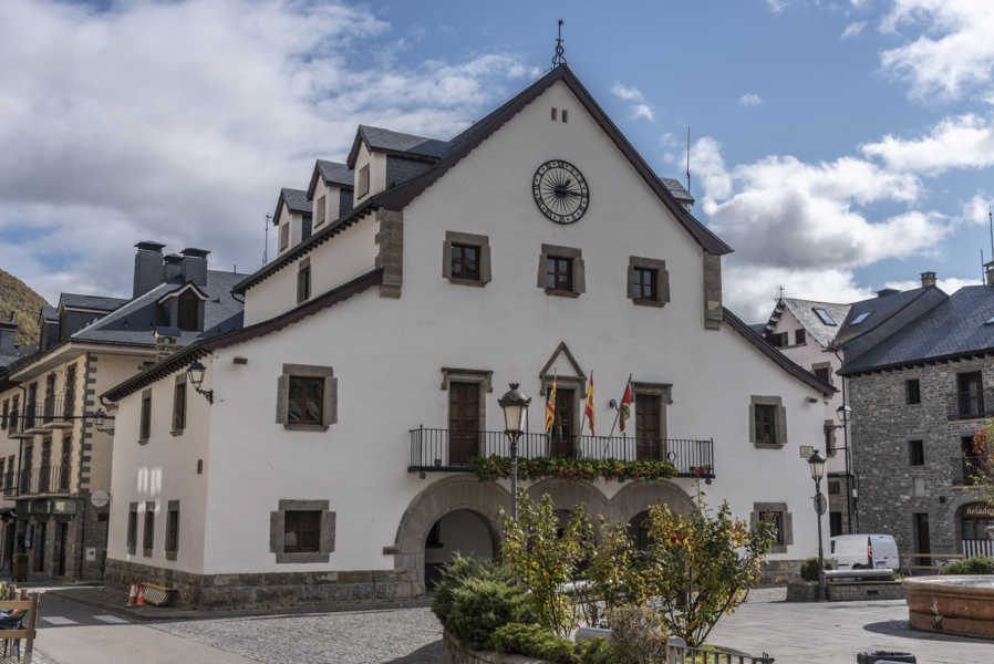 Huesca - Biescas 3 - Ayuntamiento.jpg